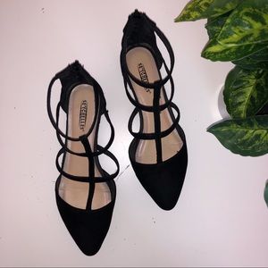 Multi-strapped ballet flats 🖤